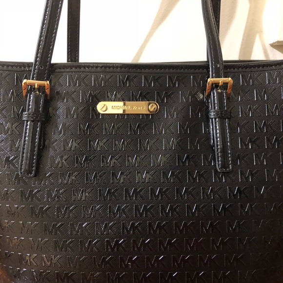 Michael Kors Handbags - 🌟New Authentic Mk Black bag jet set travel🌟